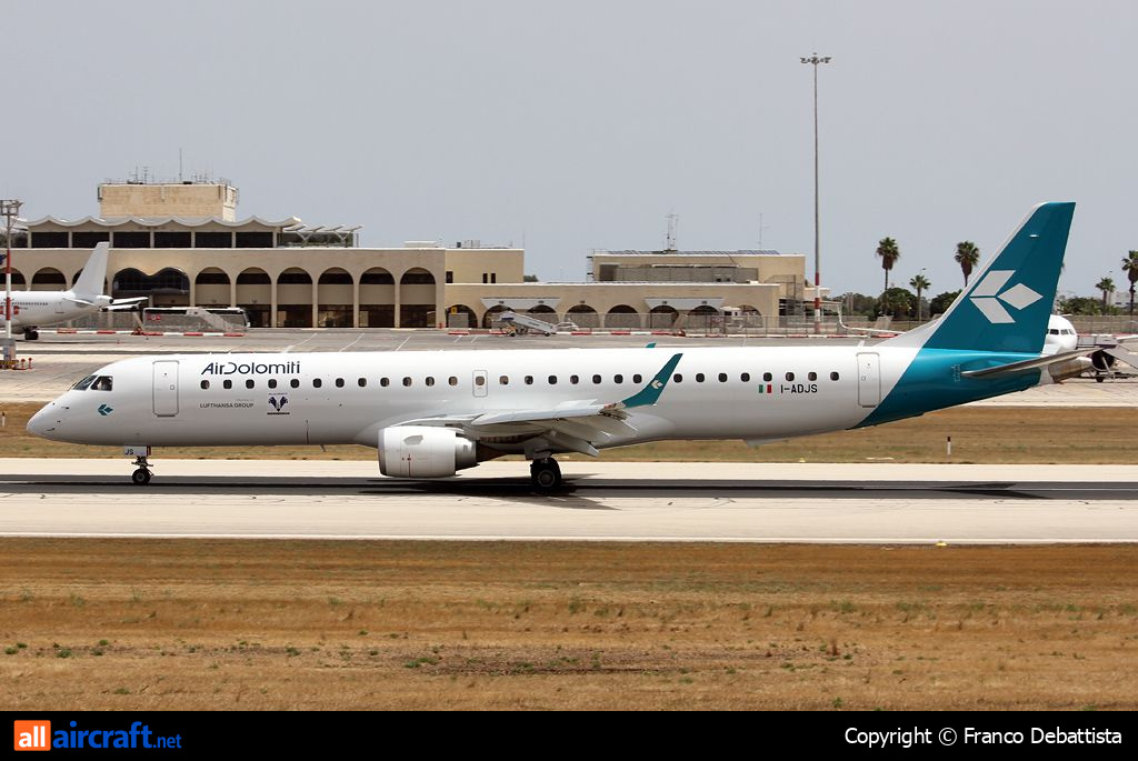 I-ADJS · Embraer 190-200LR · (MLA / LMML)