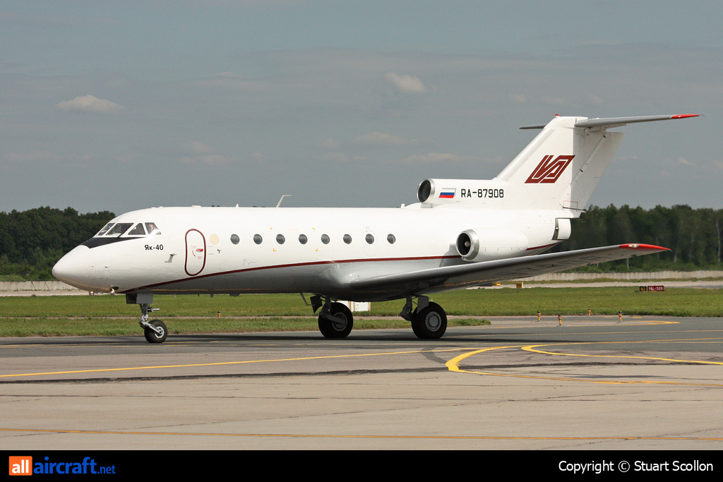 RA-87908 · Yakovlev Yak-40 · (DME / UUDD)