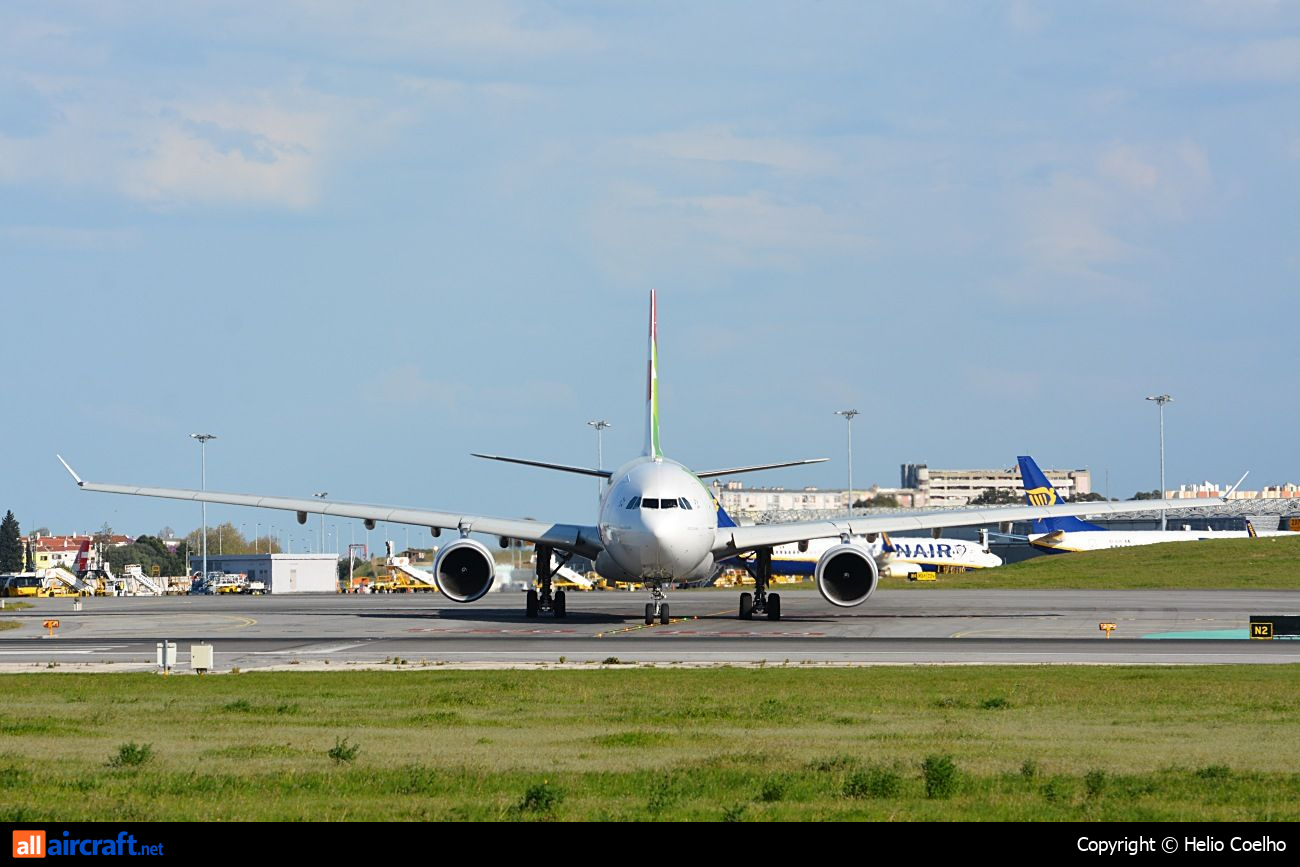 CS-TOM · Airbus A330-202 · (LIS / LPPT)