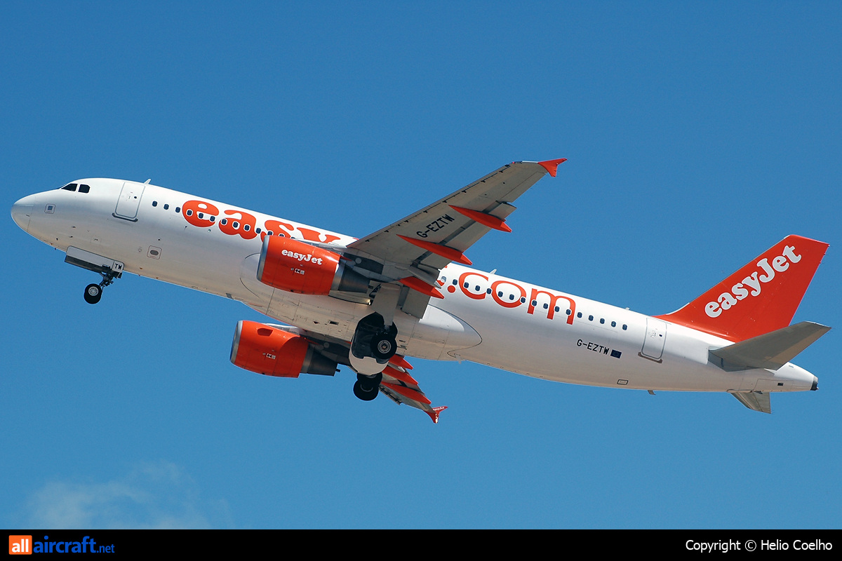 G-EZTW · Airbus A320-214 · (FAO / LPFR)