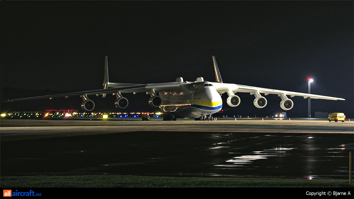 UR-82060 · Antonov An-225 Mriya · (BLL / EKBI)