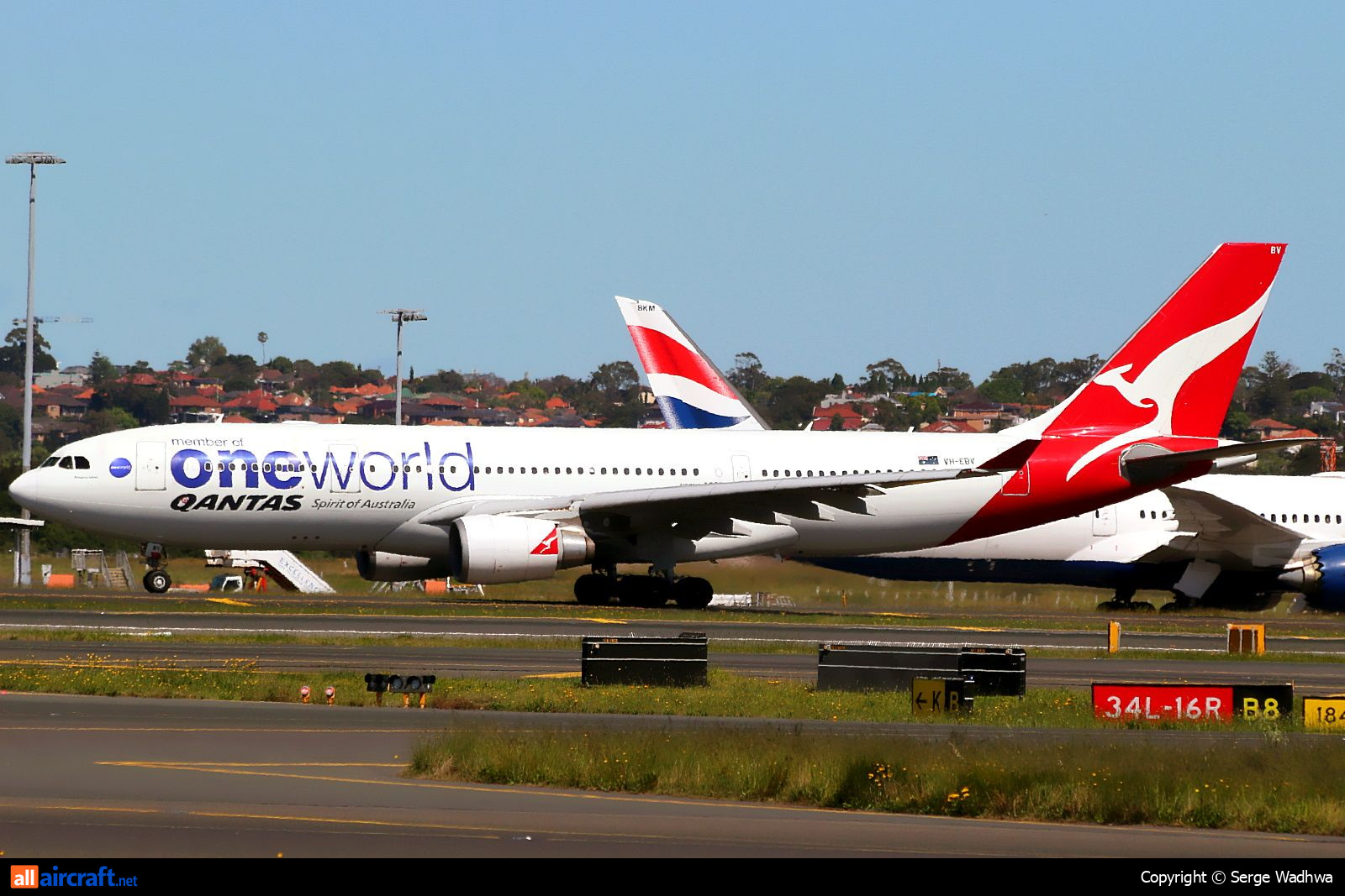 VH-EBV · Airbus A330-203 · (SYD / YSSY)