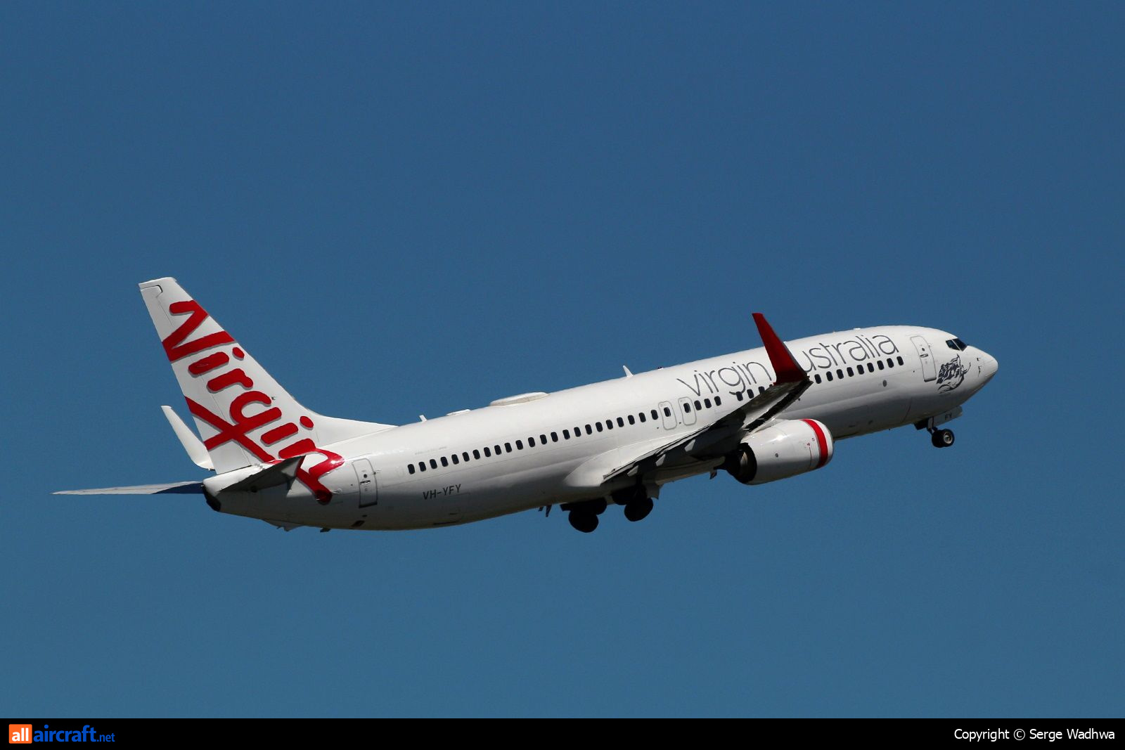 VH-YFY · Boeing 737-8FE(WL) · (SYD / YSSY)