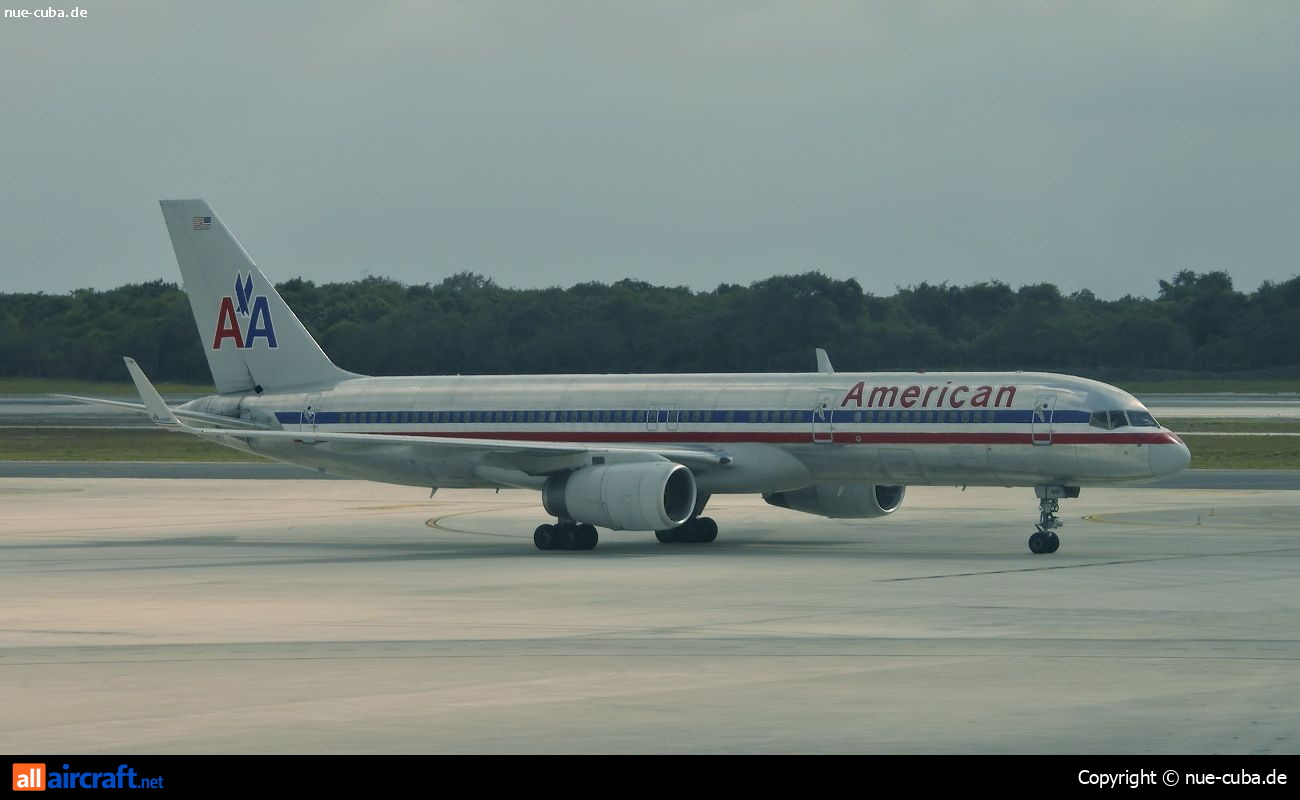 N642AA · Boeing 757-223(WL) · (CUN / MMUN)