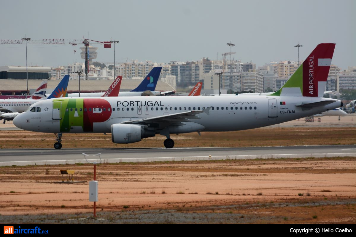 CS-TNM · Airbus A320-214 · (FAO / LPFR)