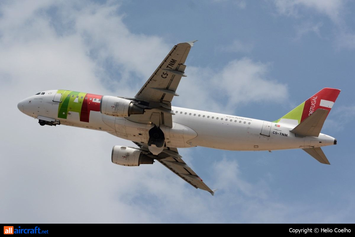 CS-TNM · Airbus A320-214 · (FAO / LPFR)