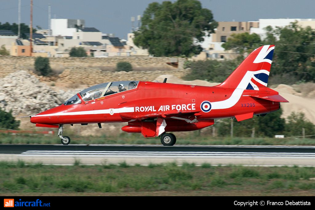 XX295 · Hawker Siddeley Hawk T.1W · (MLA / LMML)