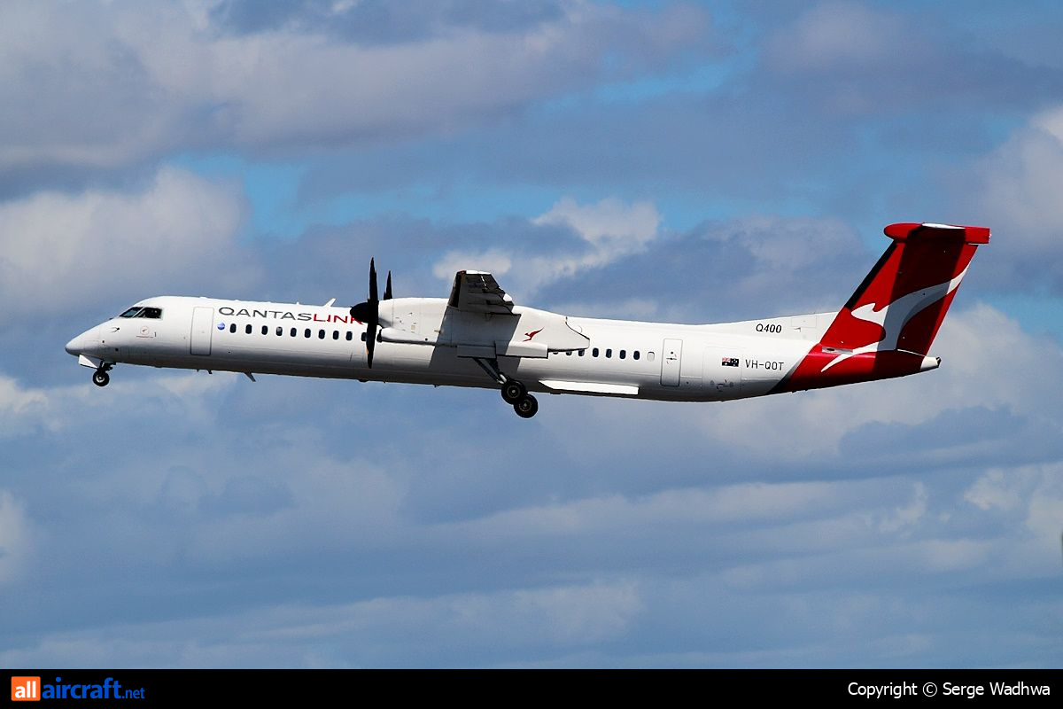VH-QOT · Bombardier Dash 8-Q402 · (SYD / YSSY)