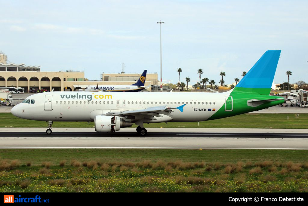 EC-MYB · Airbus A320-214 · (MLA / LMML)