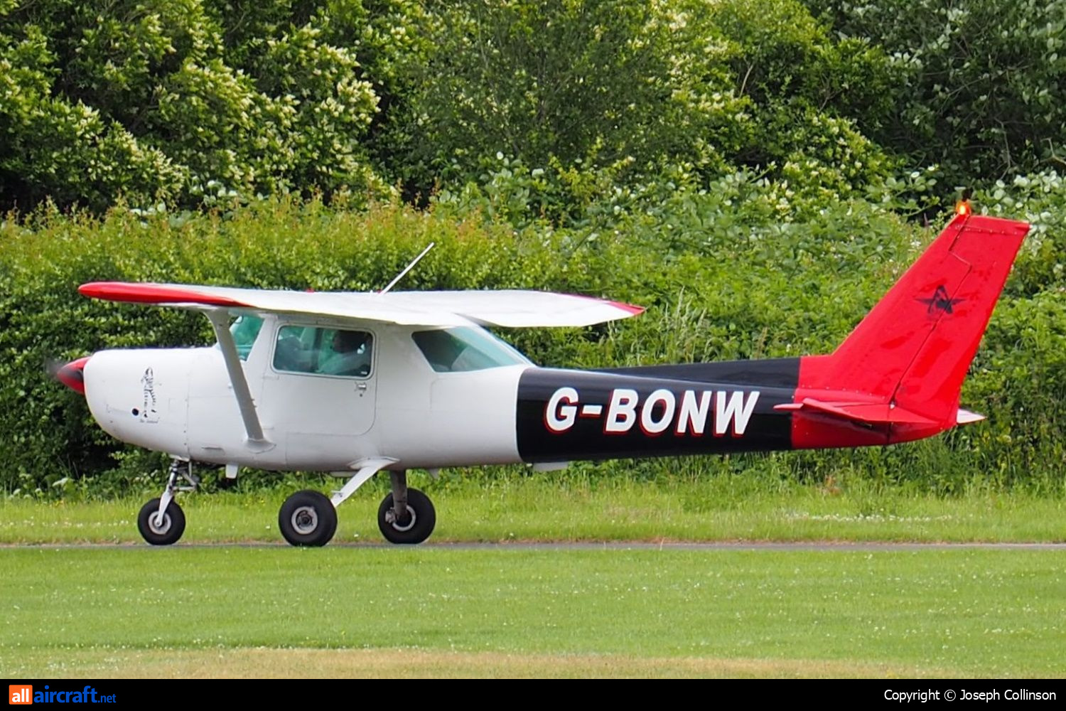 G-BONW · Cessna 152 · (EGCB)