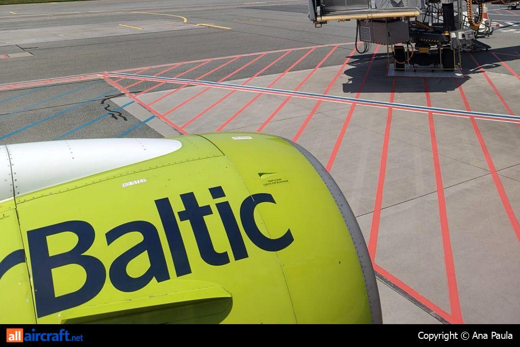 YL-AAX · Airbus A220-300 · (RIX / EVRA)