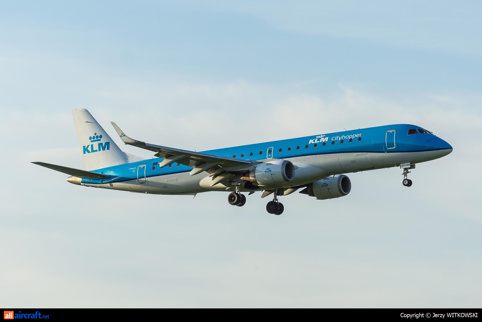 PH-EZE · Embraer 190-100STD · (WAW / EPWA)