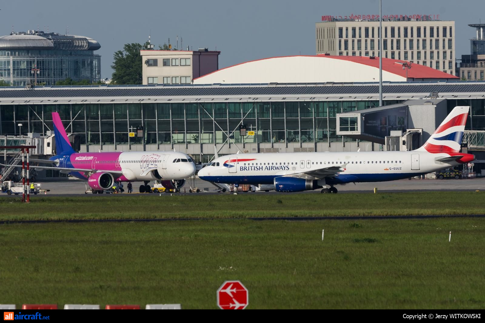 G-EUUZ · Airbus A320-232 · (WAW / EPWA)
