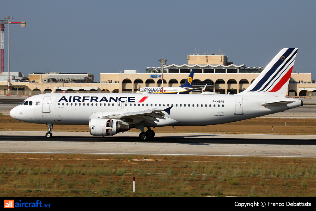 F-HEPE · Airbus A320-214 · MLA / LMML