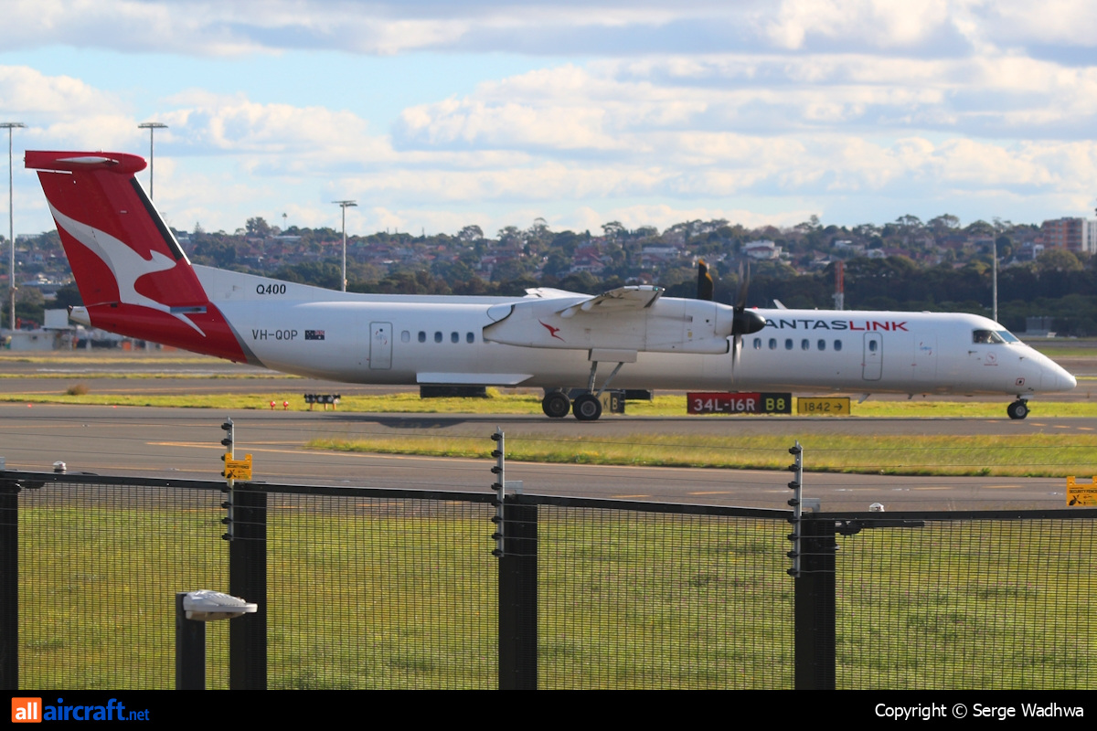 VH-QOP · Bombardier Dash 8-Q402 · SYD / YSSY