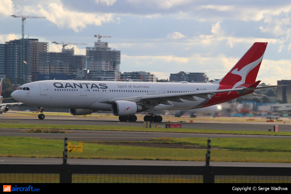 VH-EBM · Airbus A330-202 · SYD / YSSY