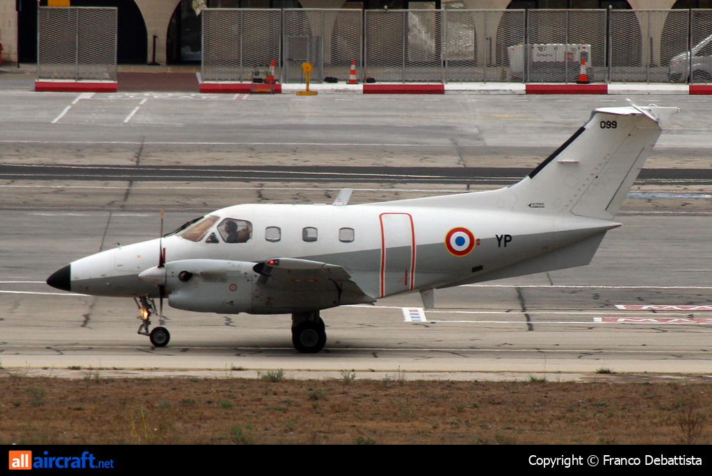 099 · Embraer EMB-121AA Xingu · MLA / LMML
