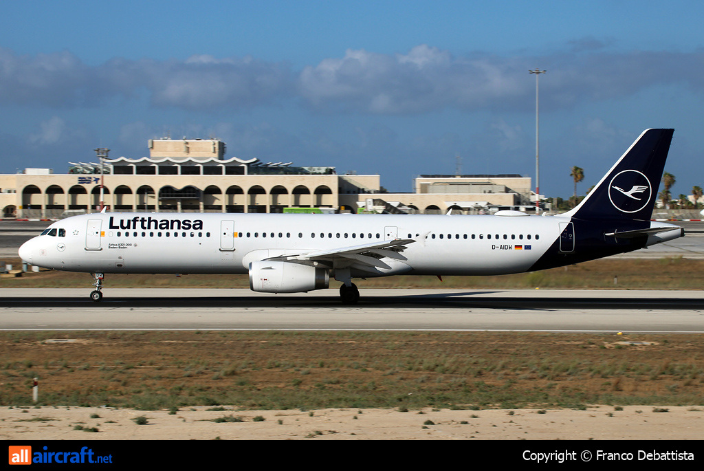 D-AIDW · Airbus A321-231 · MLA / LMML