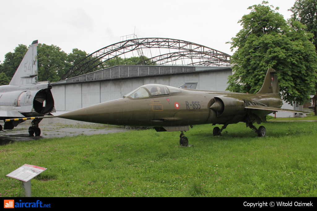 R-855 · Lockheed CF-104 Starfighter · (EPKC)
