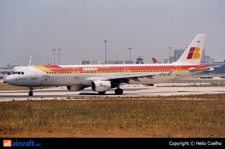 EC-IGK · Airbus A321-211 · (LIS / LPPT)