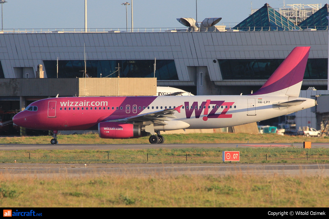 HA-LPY · Airbus A320-232 · (FCO / LIRF)