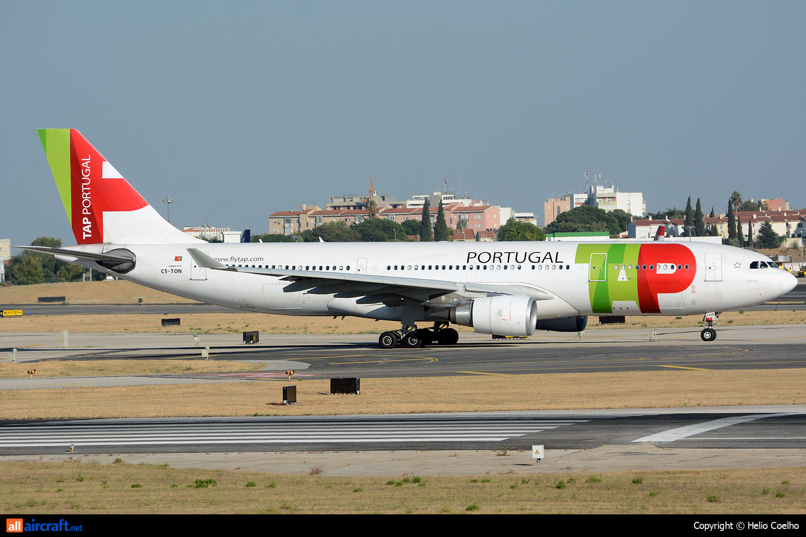 CS-TON · Airbus A330-202 · (LIS / LPPT)