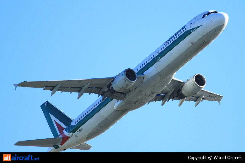 EI-IXO · Airbus A321-112 · (FCO / LIRF)