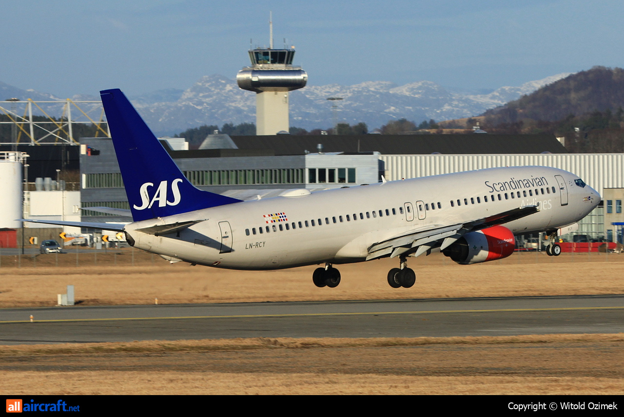 LN-RCY · Boeing 737-883 · (SVG / ENZV)