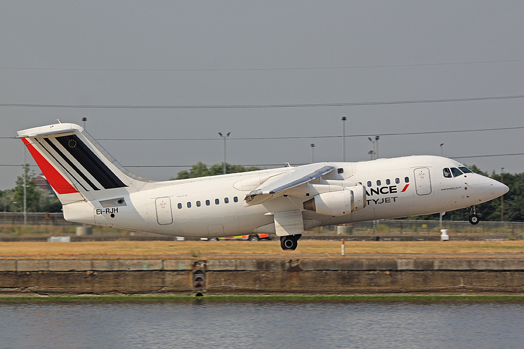 EI-RJH · British Aerospace Avro RJ85 · (LCY / EGLC)
