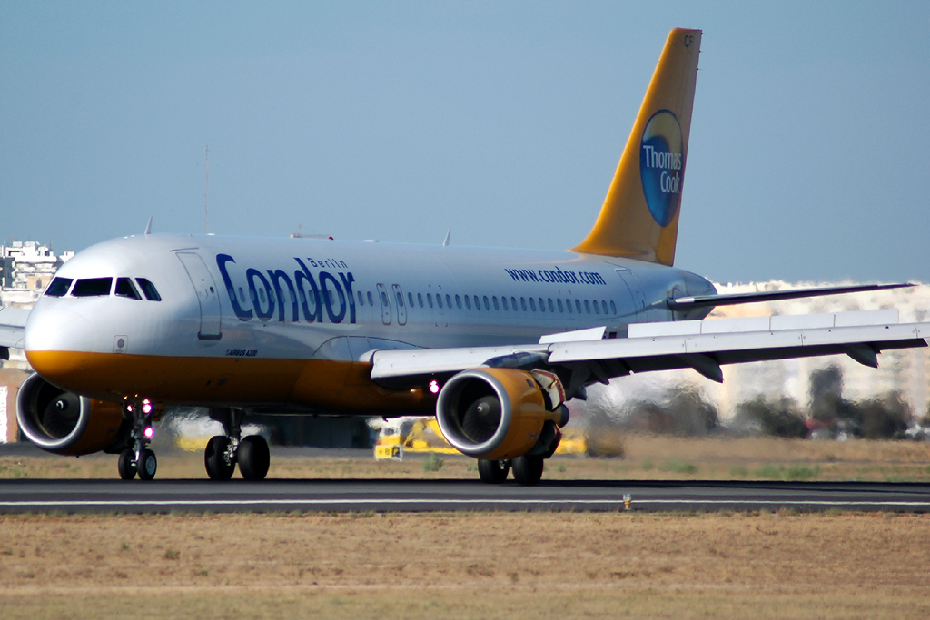 D-AICF · Airbus A320-212 · (FAO / LPFR)