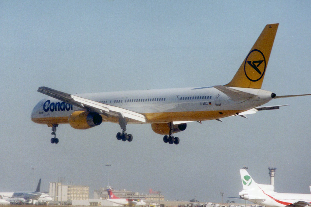 D-ABOL · Boeing 757-330 · (LIS / LPPT)