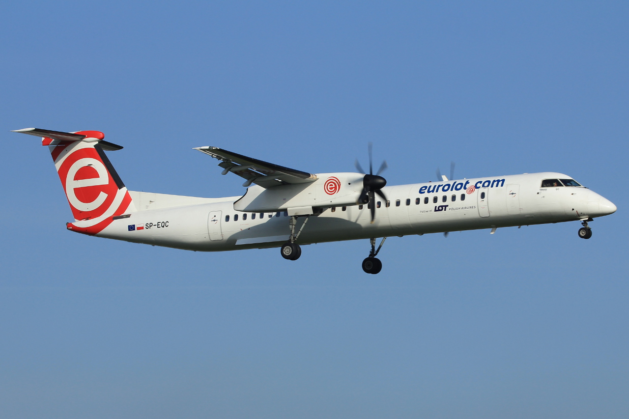 SP-EQC · Bombardier Dash 8-Q402 · (WAW / EPWA)