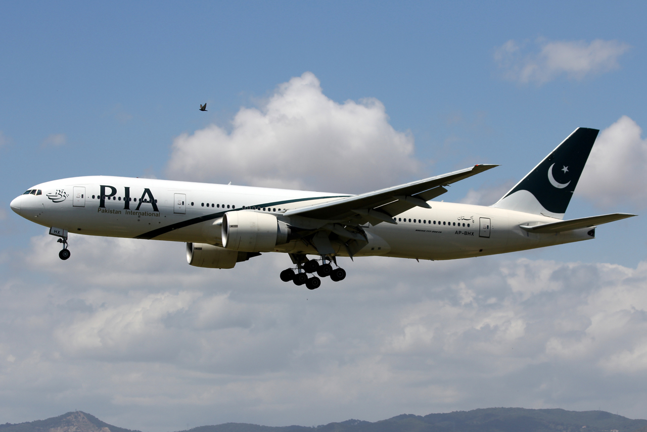 AP-BHX · Boeing 777-240/ER · (BCN / LEBL)
