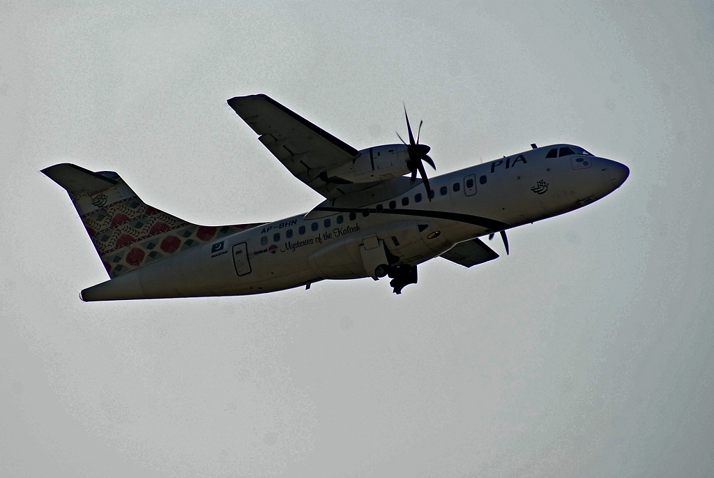AP-BHN · ATR-42-500 · (MUX / OPMT)
