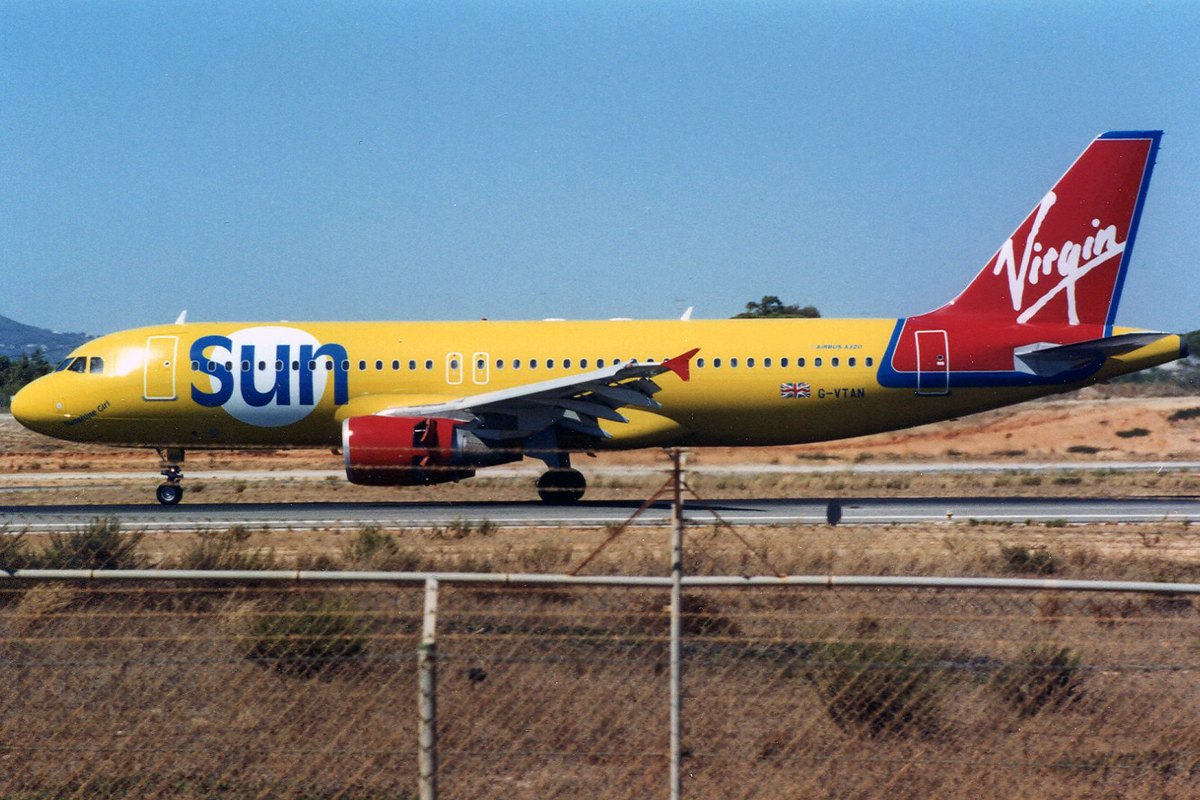 G-VTAN · Airbus A320-214 · (FAO / LPFR)