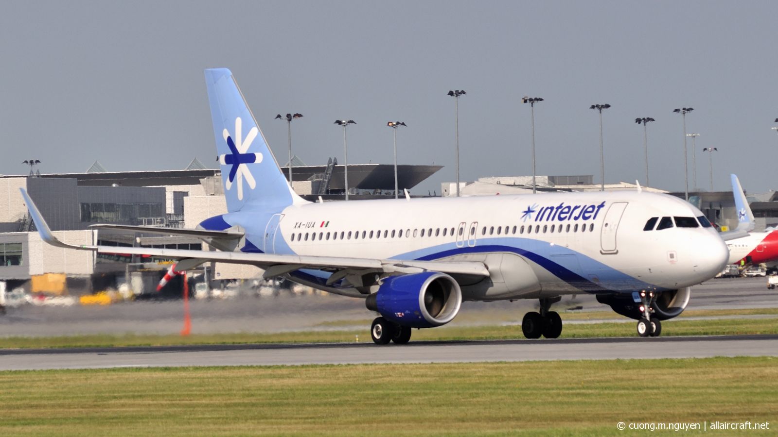 XA-IUA · Airbus A320-214 · (YUL / CYUL)