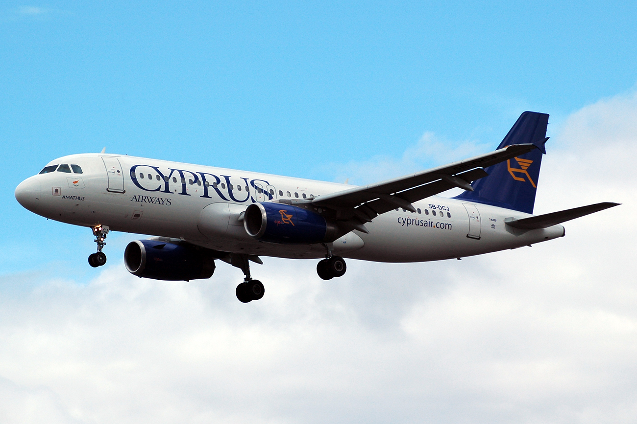5B-DCJ · Airbus A320-232 · (LHR / EGLL)