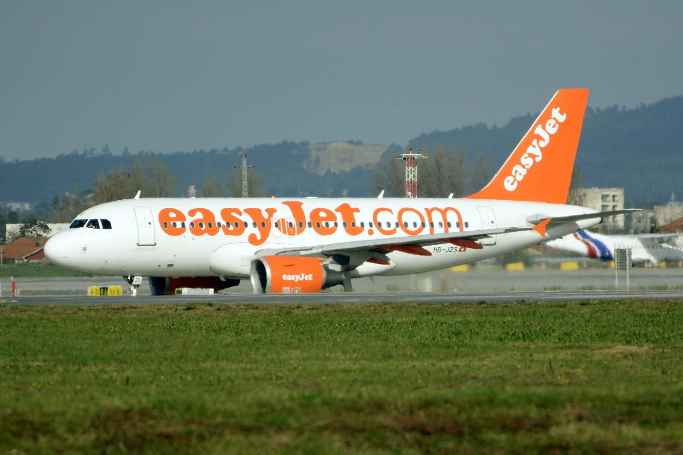 HB-JZS · Airbus A319-111 · (OPO / LPPR)