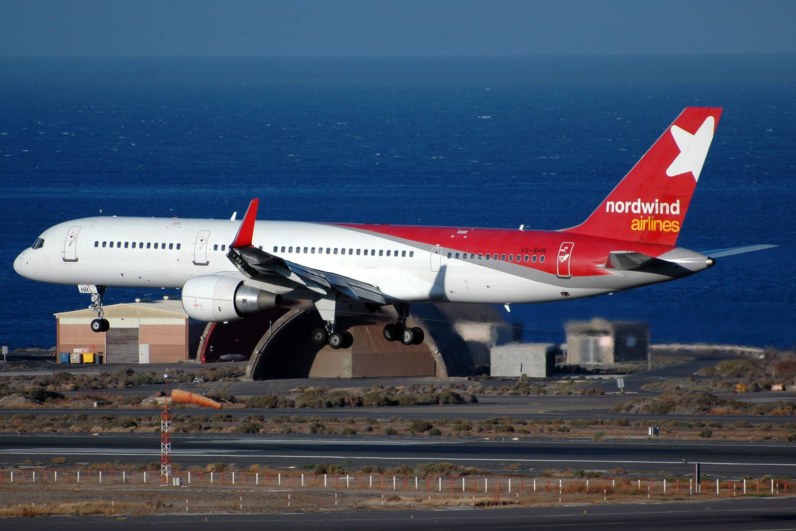 VQ-BHR · Boeing 757-2Q8(WL) · (LPA / GCLP)