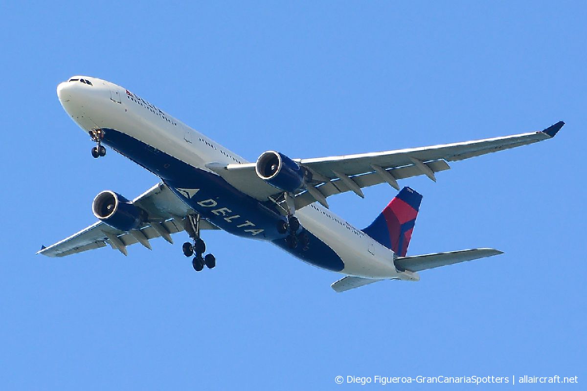 N809NW · Airbus A330-323 · (BCN / LEBL)