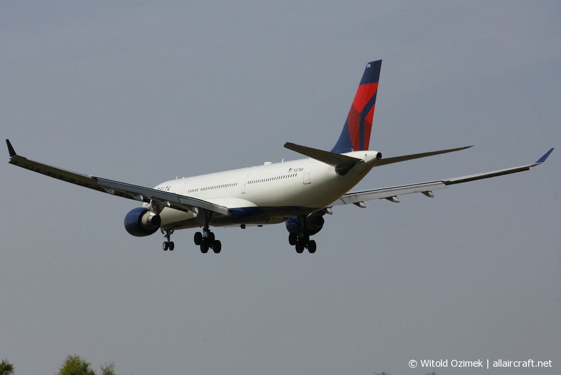 N801NW · Airbus A330-323 · (FCO / LIRF)