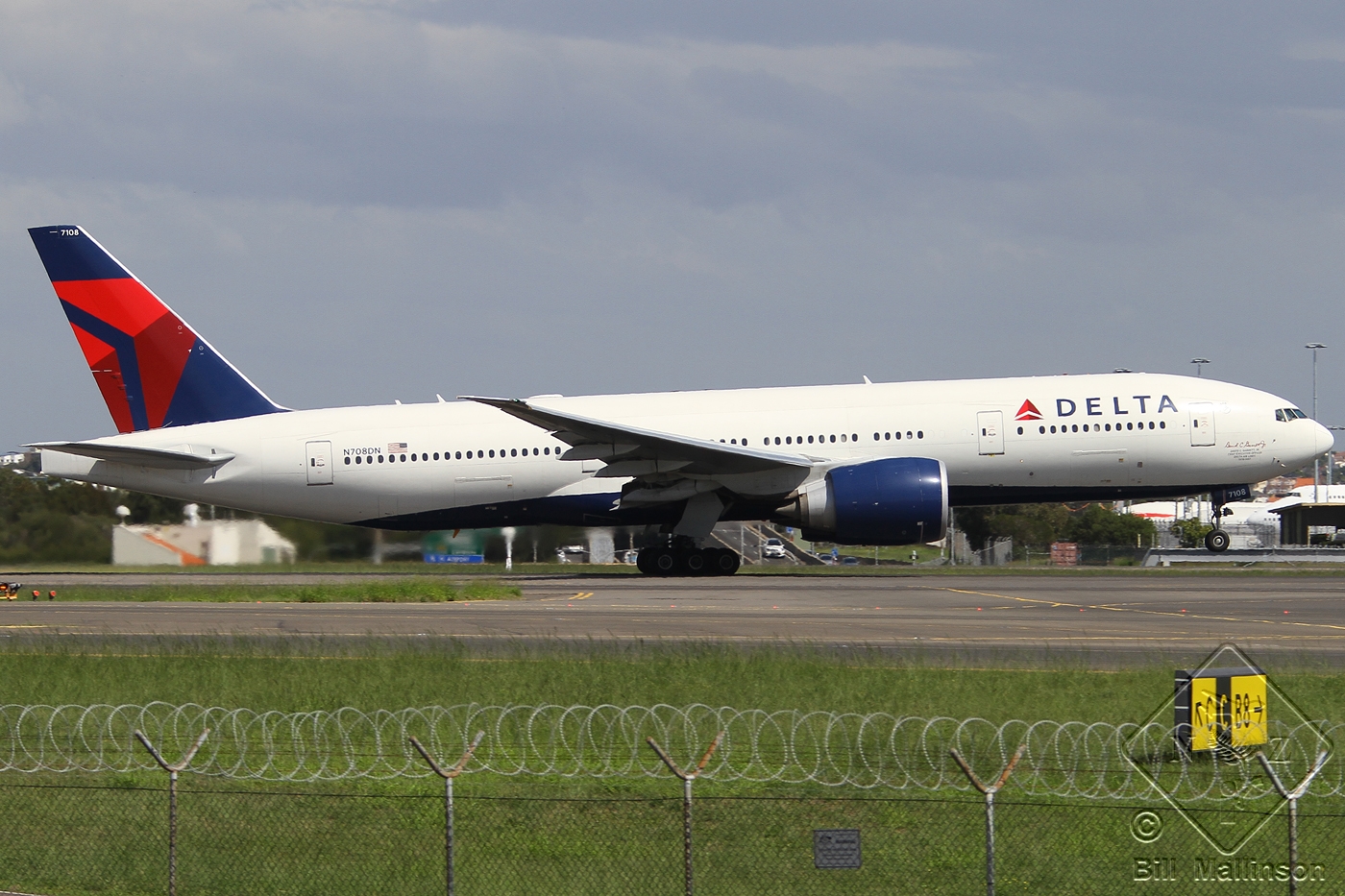 N708DN · Boeing 777-232/LR · (SYD / YSSY)