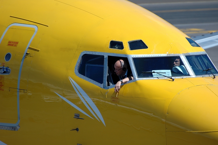 F-GZTA · Boeing 737-33V · (FNC / LPMA)
