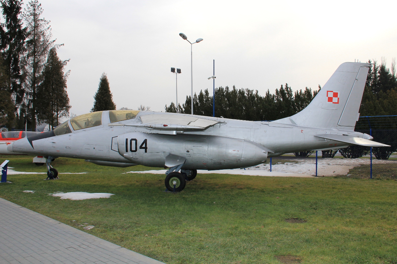 104 · PZL-Mielec I-22 Iryda · (EPDE)