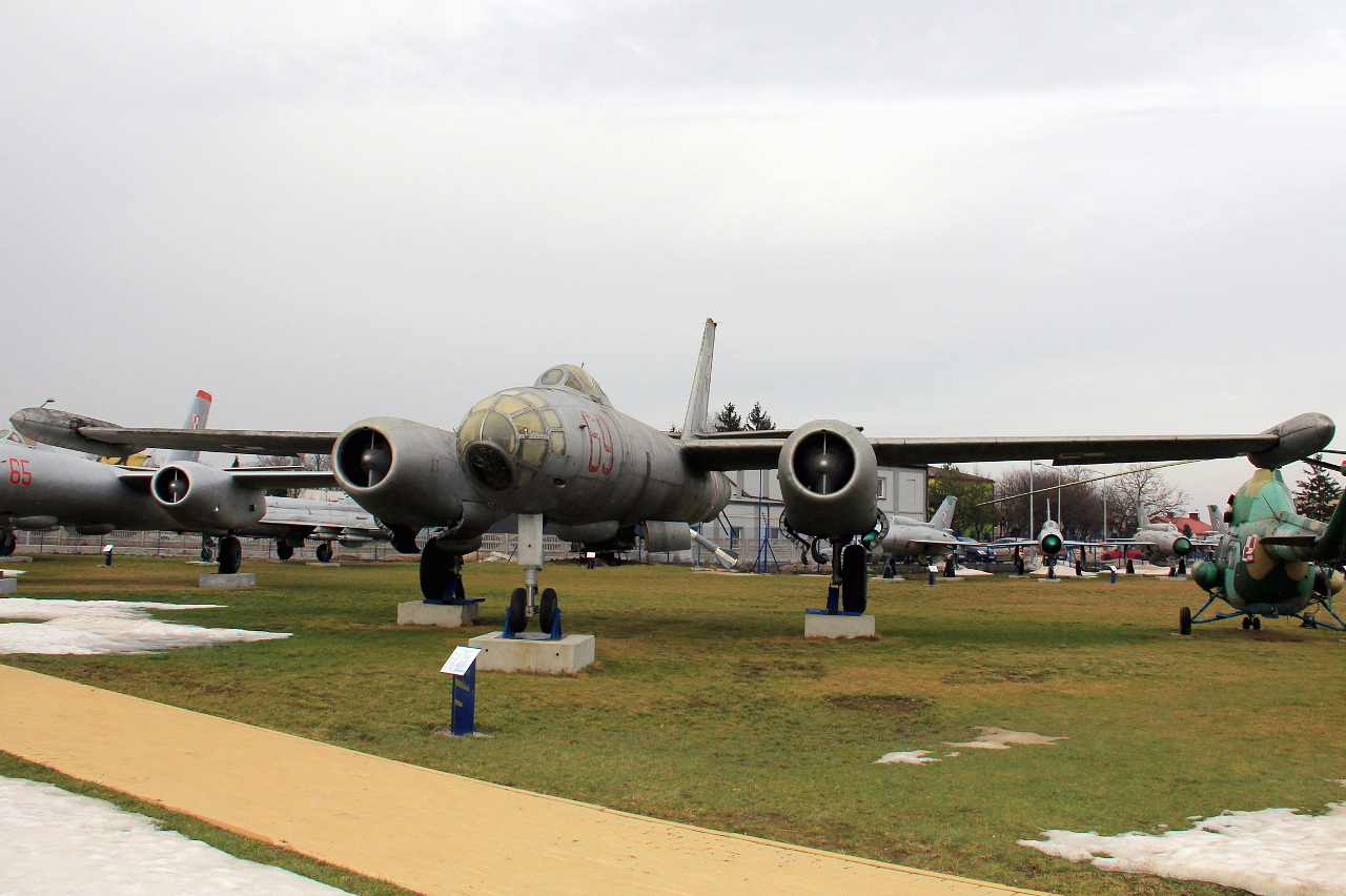 69 · Ilyushin IL-28 · (EPDE)