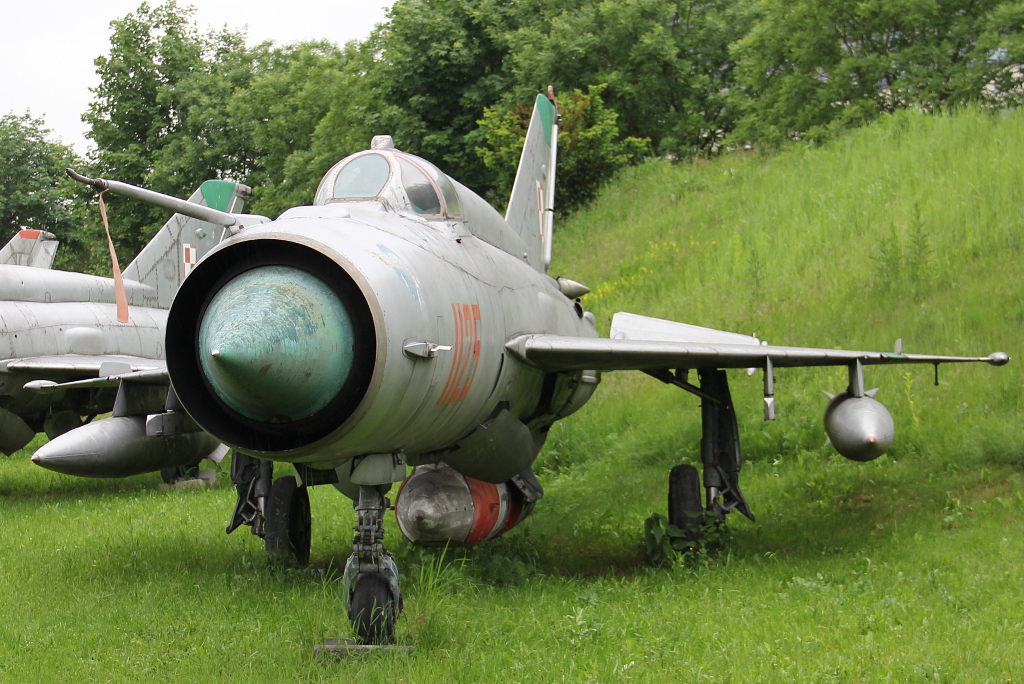 1125 · Mikoyan-Gurevich MiG-21R · (EPKC)