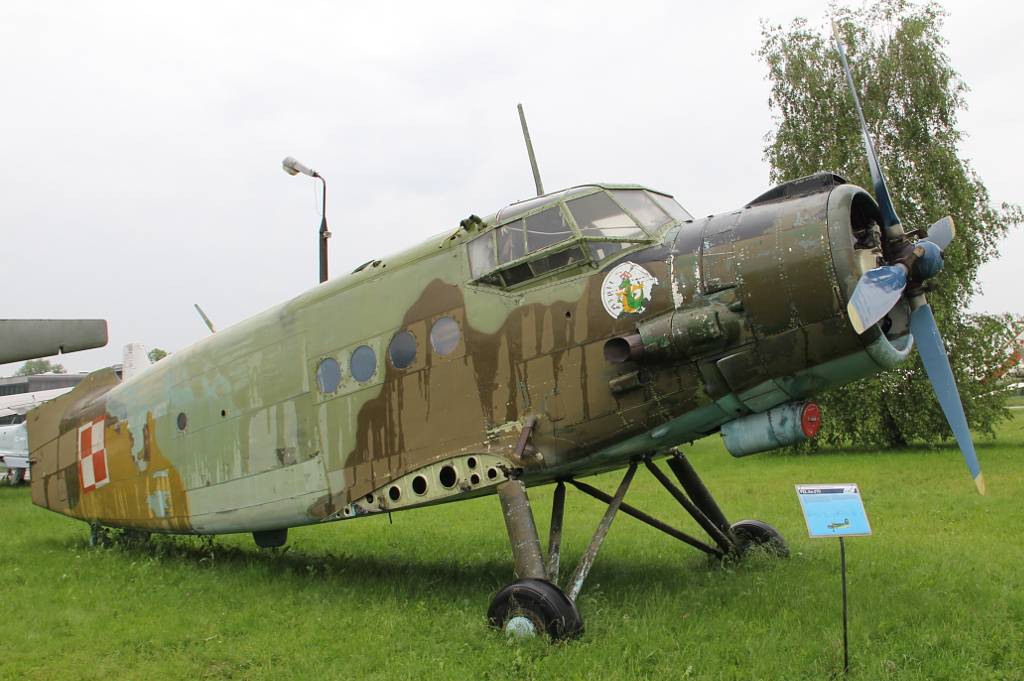5705 · Antonov  An-2T · -
