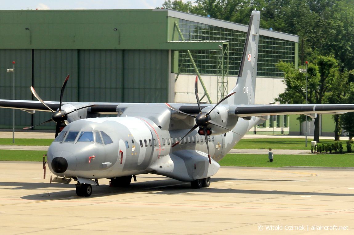 016 · CASA C-295M · (KRK / EPKK)