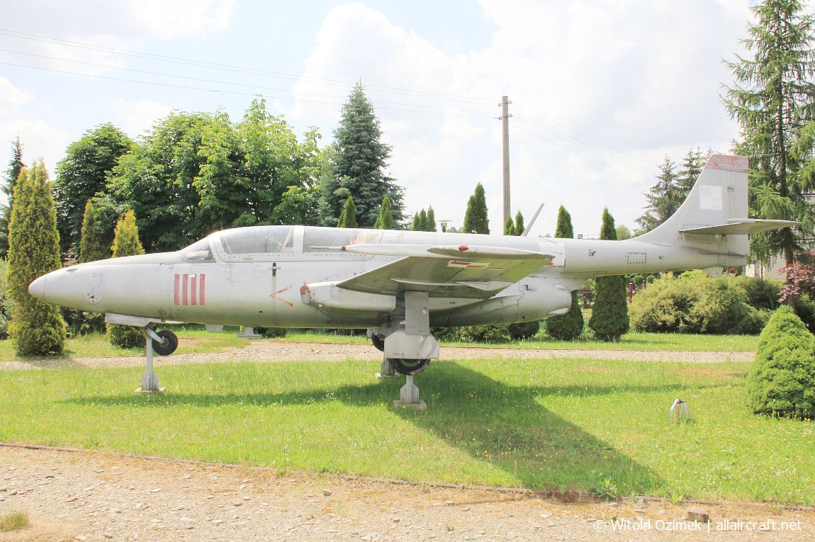 1111 · PZL-Mielec TS-11 Iskra · -