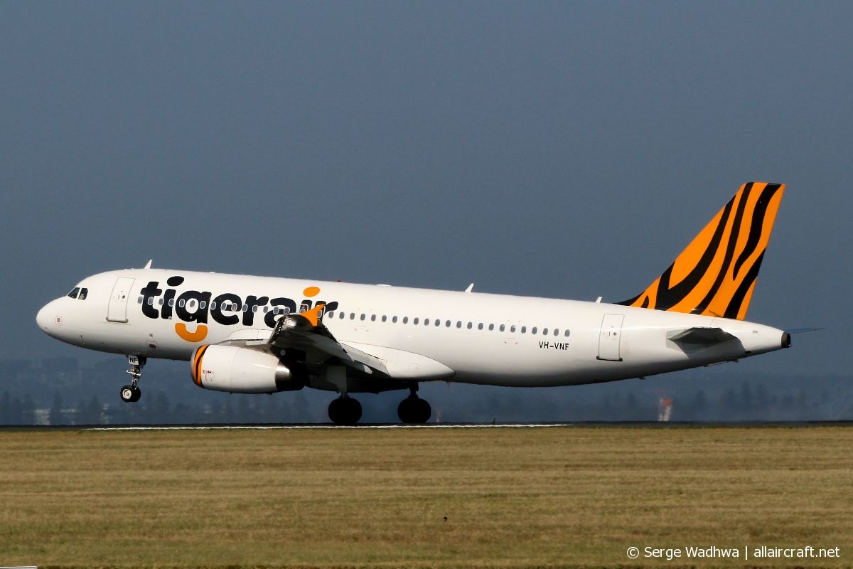 VH-VNF · Airbus A320-232 · (SYD / YSSY)